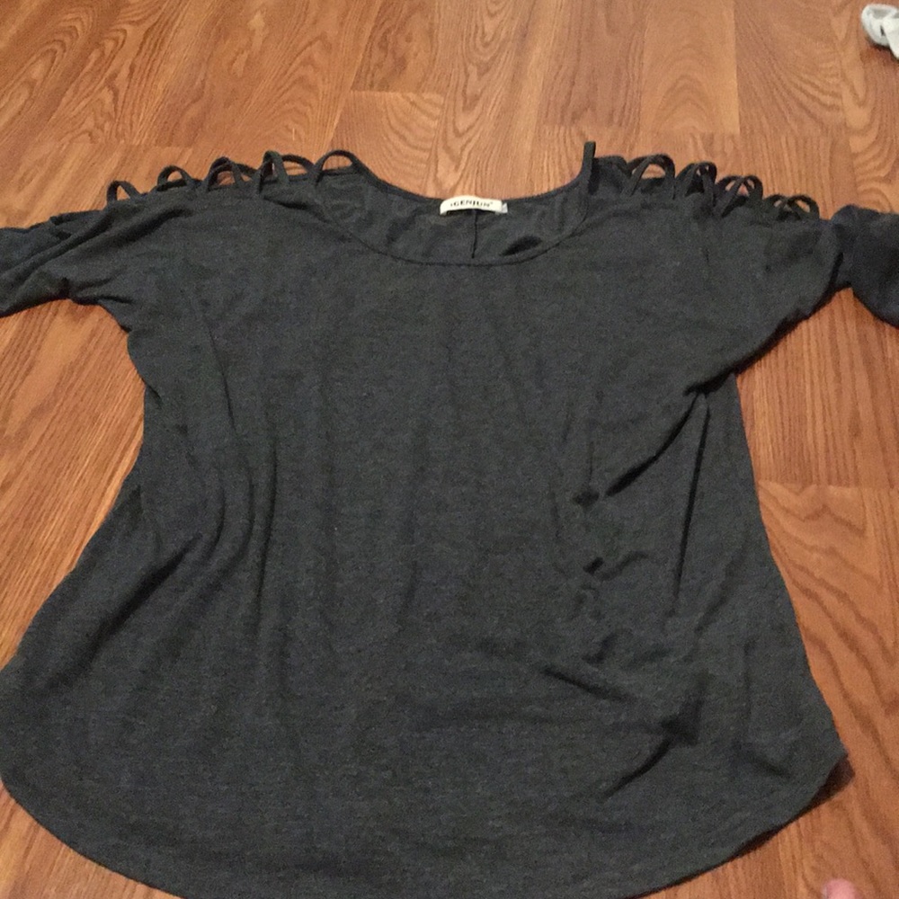 Detailed gray top